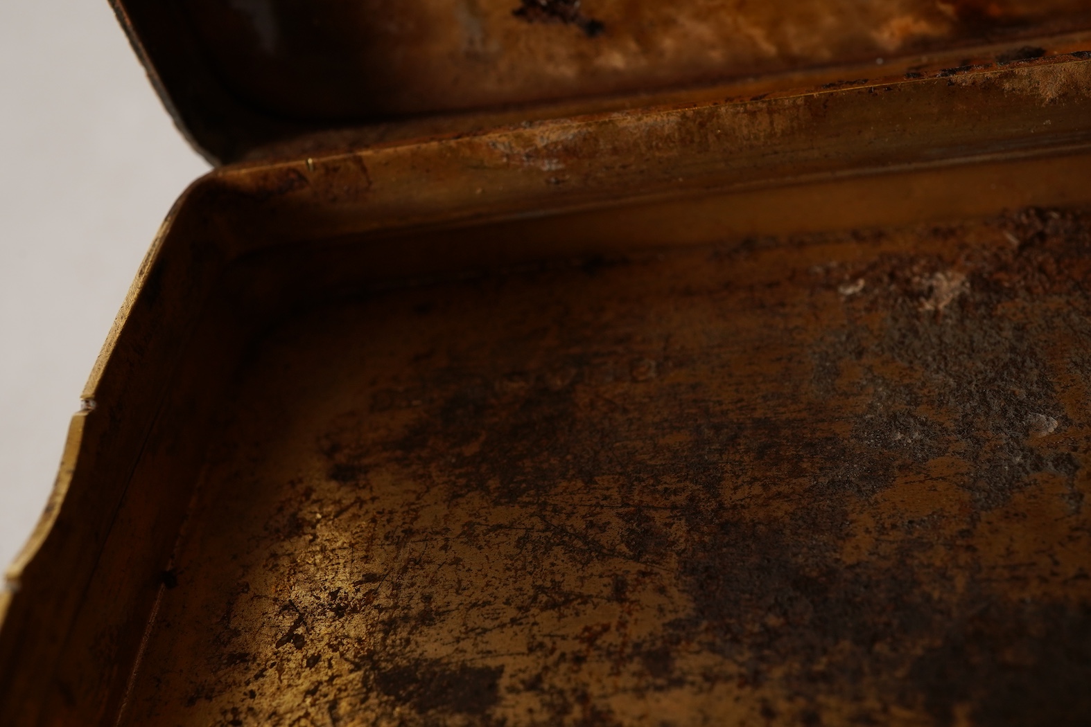 A Victorian large silver gilt vinaigrette with inset agate hinged cover, by John Harris